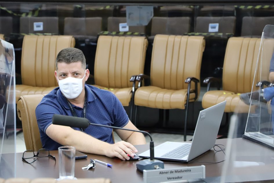 Abner pede para revitalizar sinalização de solo em pontos da cidade