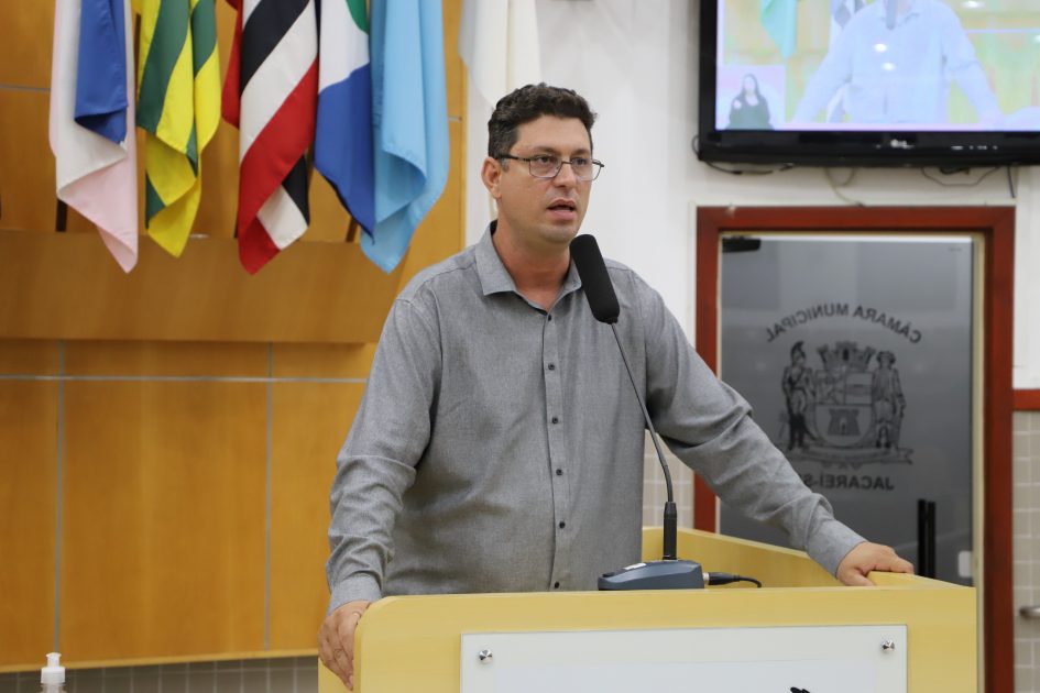 Dudi cobra da Prefeitura limpeza da ‘Prainha’ e manutenção em área do SAAE