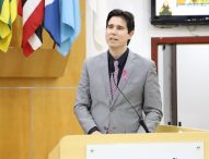 Hernani questiona burocracia para contratação de estagiários para Saúde