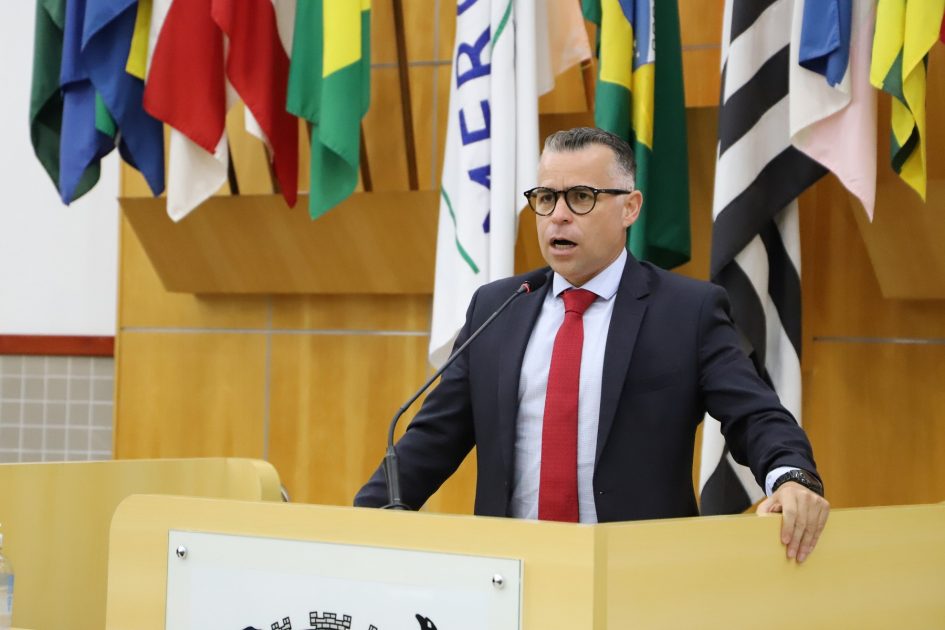 Luís Flávio indica reforma na quadra de malha do Centro Comunitário do Jd. Primavera