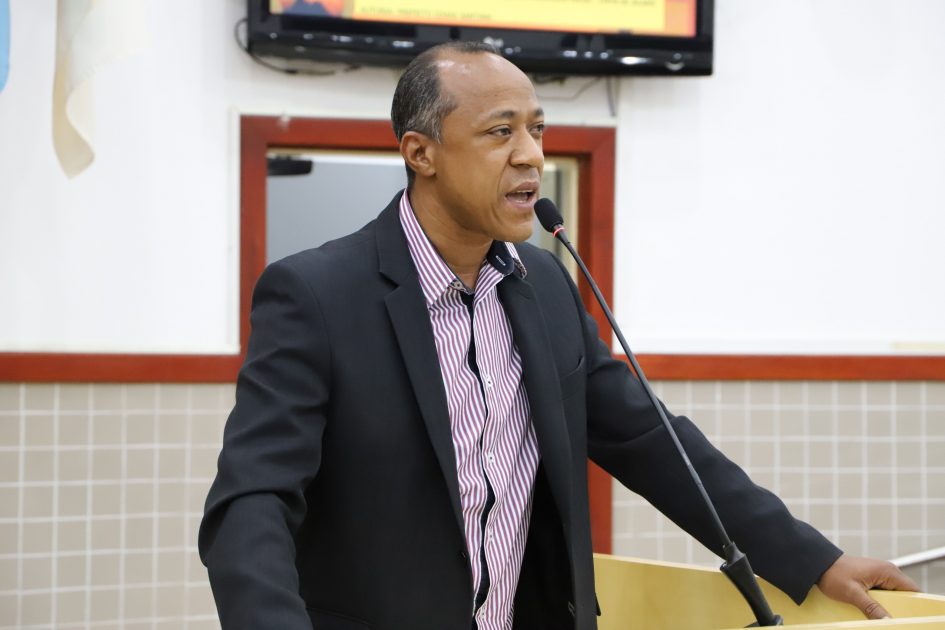 Rogério Timóteo protocola indicações para revitalizar praça no centro
