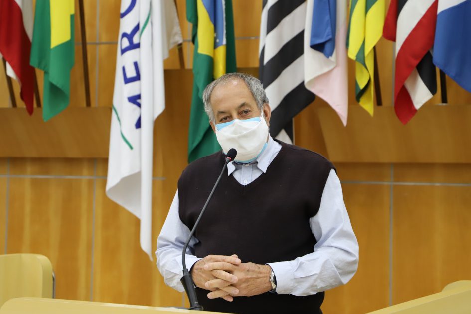 Valmir questiona Izaias sobre falta de rede coletora de esgoto no bairro Porto Velho