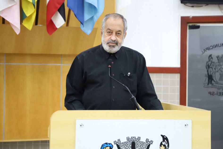Valmir questiona Izaias sobre falta do serviço de fumacê em Jacareí