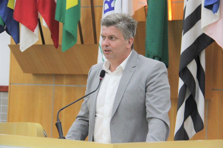 Dr. Rodrigo questiona Izaias sobre compra de equipamentos à Santa Casa