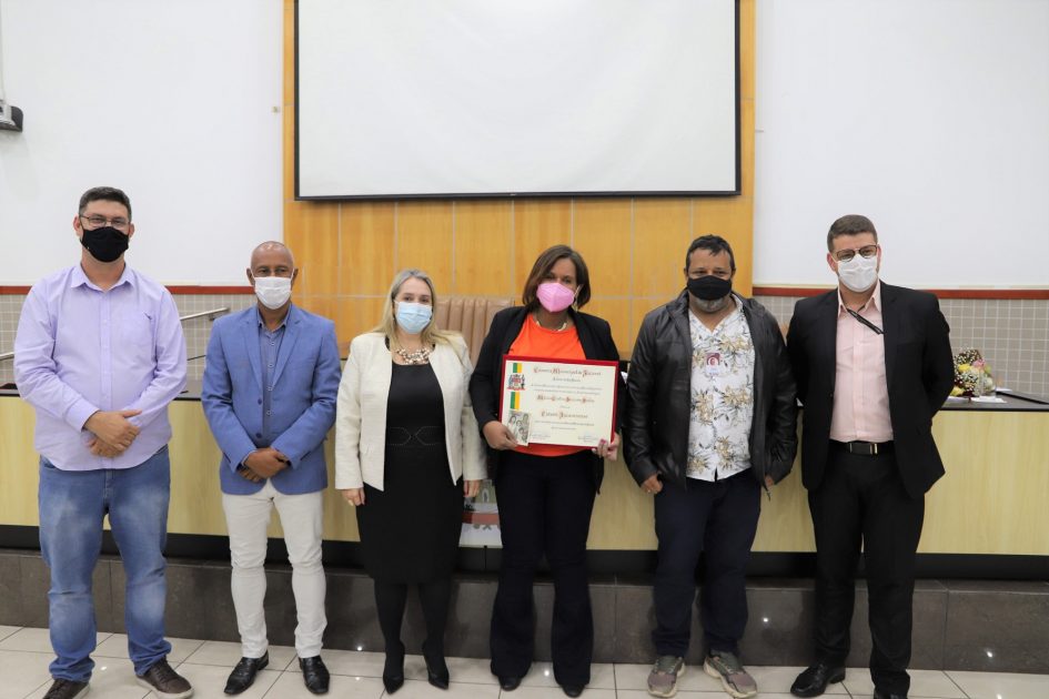 Márcia Santos recebe título de cidadã jacareiense em noite solene na Câmara