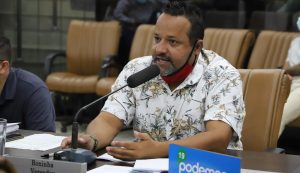 Roninha questiona prefeito sobre organização do trânsito na Avenida das Letras