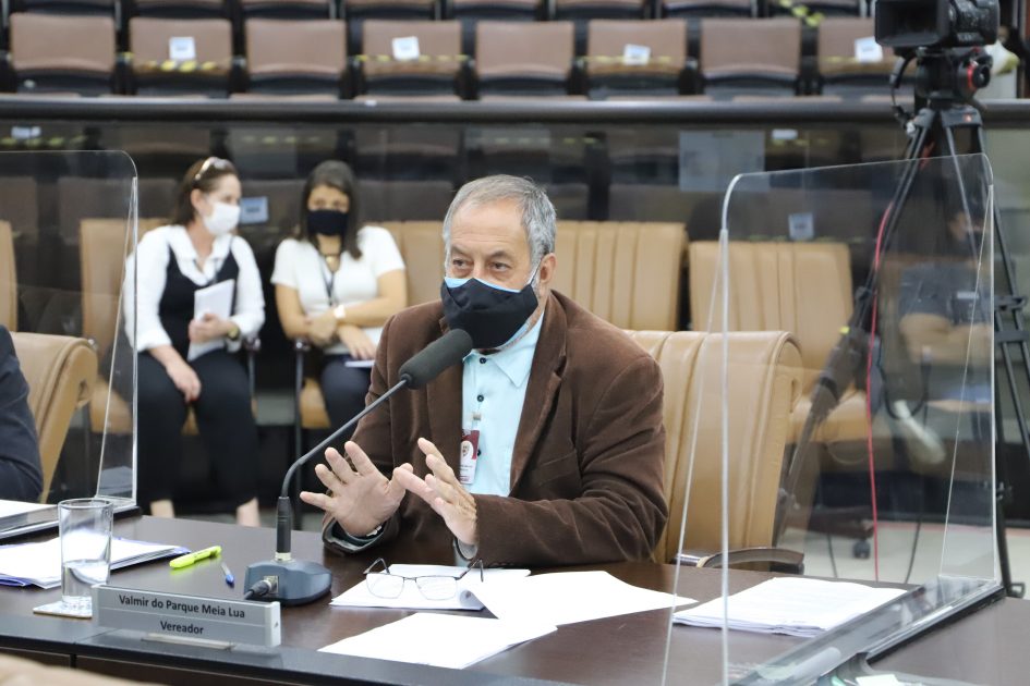 Valmir questiona prefeito sobre falta de água potável na Estrada do Campo Grande