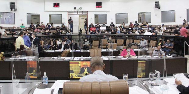Câmara aprova restrição de horário para funcionamento de adegas em Jacareí