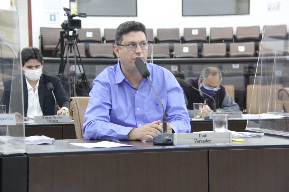 Dudi cobra da Prefeitura melhorias para trânsito de pedestres na Av. Malek Assad