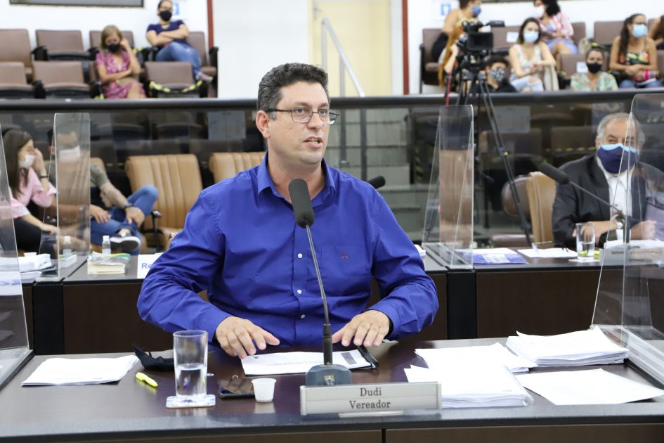 Dudi reivindica pintura de faixa de pedestres em frente à Escola Prof.ª Amância Dias Sampaio