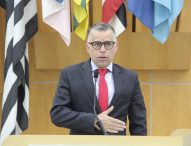 Luís Flávio exige abono salarial a professores para cobrir despesas extras durante pandemia