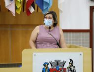 Maria Amélia pede limpeza de campo de futebol no Jardim Santa Maria