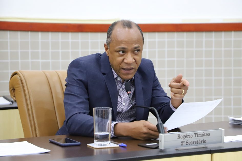 Rogério Timóteo cobra operação tapa buracos em vias públicas do Jardim São José