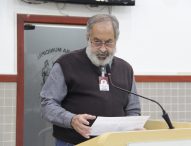 Valmir questiona prefeito sobre atraso de obras na Avenida Diogo Fontes