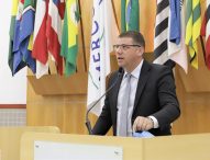 Abner de Madureira cobra manutenção de vias públicas no Conjunto 1º de Maio