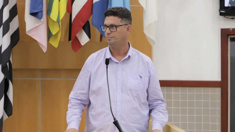 Dudi cobra da Prefeitura instalação de lâmpadas LED no Jardim Alvorada