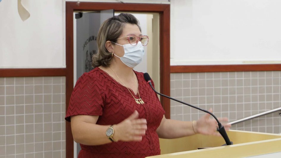 Maria Amélia pede asfalto entre ruas que ligam dois bairros da região sul