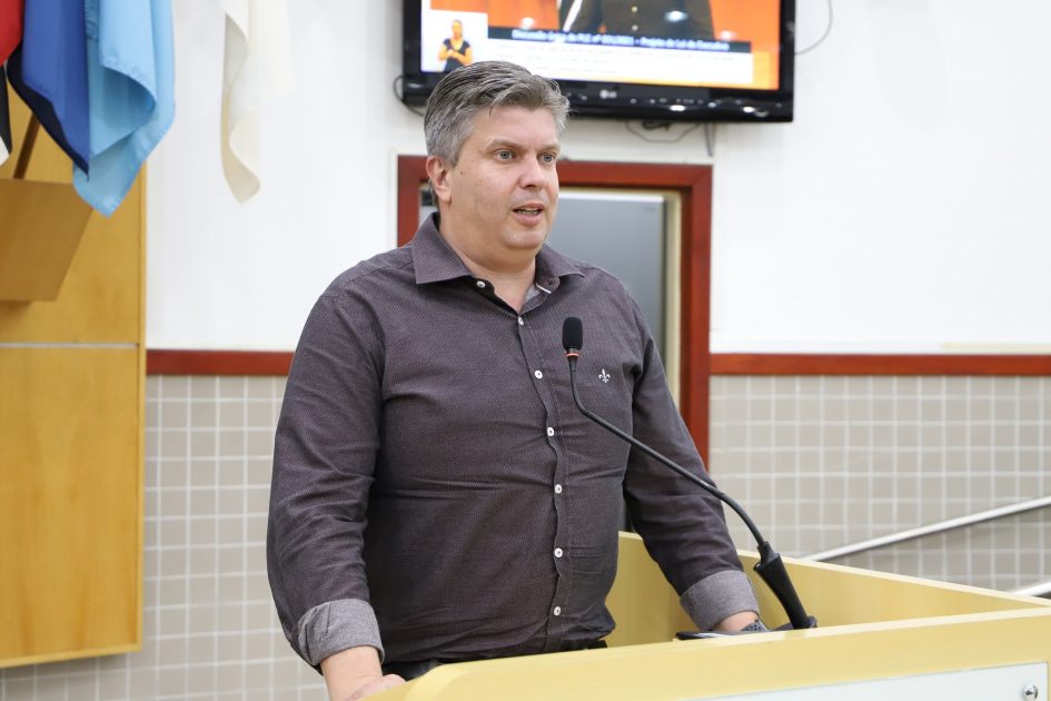 Dr. Rodrigo questiona Prefeitura sobre financiamento e conclusão de pacote de obras da CAF