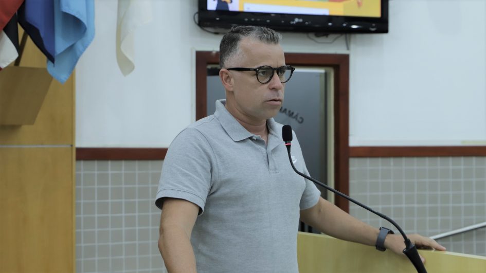 Luís Flávio pede vedação de buraco em via pública do Jardim das Indústrias