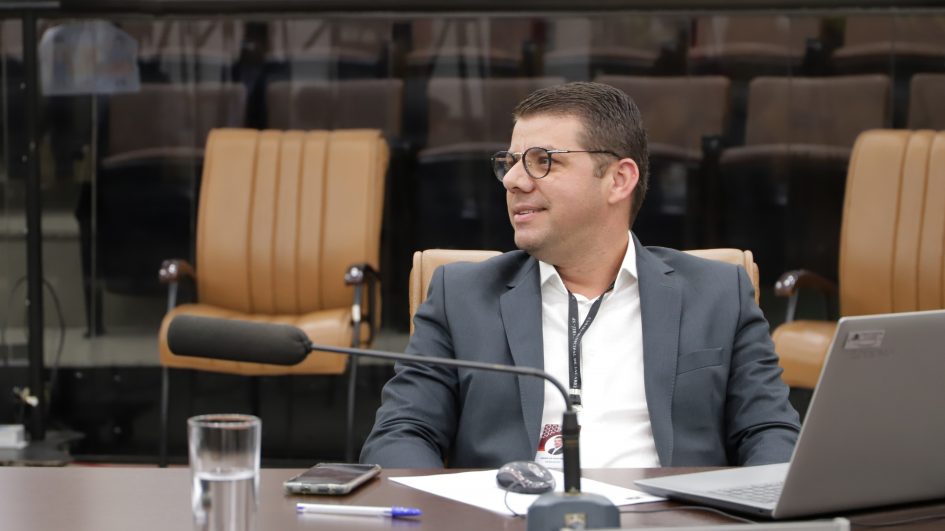 Abner cobra atenção da Prefeitura para bairros da zona Oeste