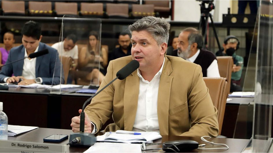 Dr. Rodrigo Salomon cobra manutenção de rua do bairro Ygarapés