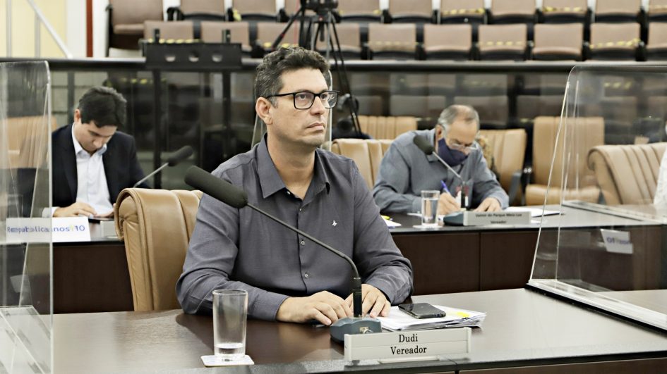 Dudi aciona Prefeitura por melhorias na avenida no Parque dos Sinos