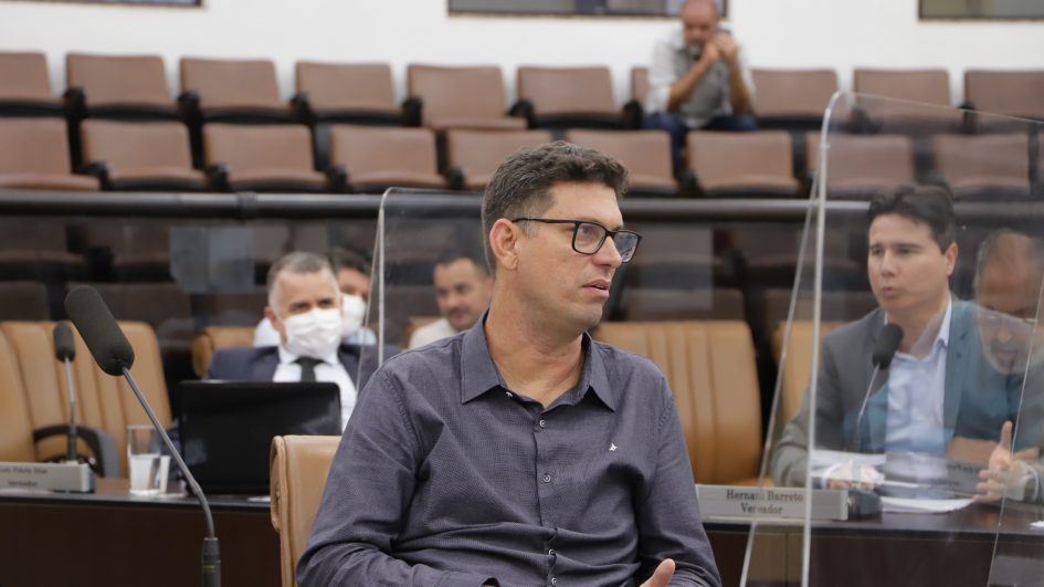 Dudi, juntamente com vereadores do PL, acionam deputados para trazer ambulância para Jacareí