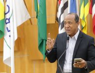 Rogério pede limpeza em ruas do Santa Marina e recapeamento de via no Cidade Salvador