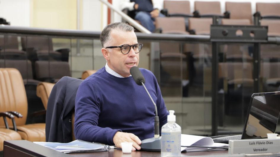 Luís Flávio questiona prefeito sobre ações de combate ao Aedes aegypti em Jacareí