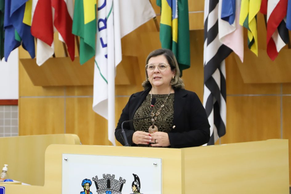 Maria Amélia pede que EDP atenda pedidos de poda de árvores feitos pela Prefeitura