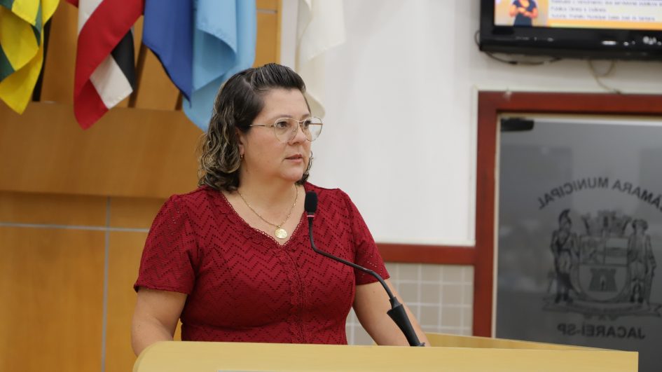Maria Amélia pede que ônibus da Viação Jacareí passe por ponto de shopping em São José