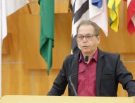 Paulinho do Esporte cobra troca de poste à EDP no Jardim das Indústrias