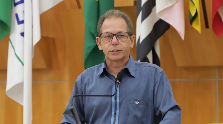 Paulinho do Esporte pede serviços de infraestrutura em bairros das regiões oeste e centro