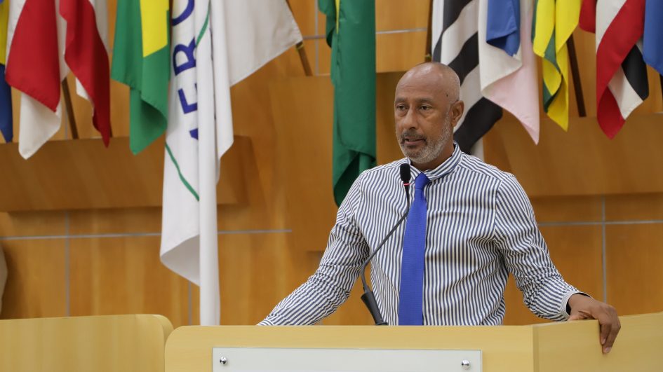 Paulinho dos Condutores pede apoio a deputados para reforma do telhado da Santa Casa
