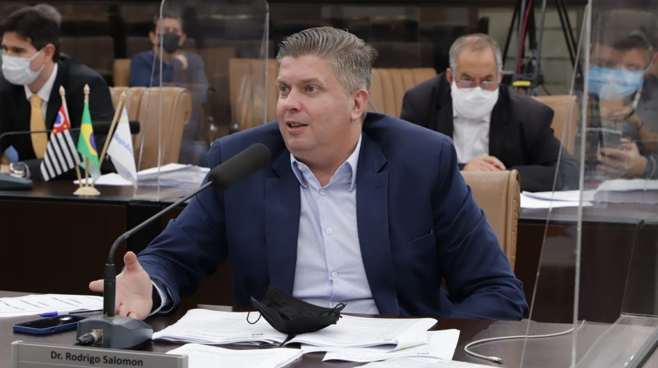 Dr. Rodrigo Salomon cobra informações sobre contrato entre Prefeitura e CAF na obra da 3ª Ponte