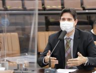 Hernani questiona Prefeitura sobre condições de calçadas em vias do Centro
