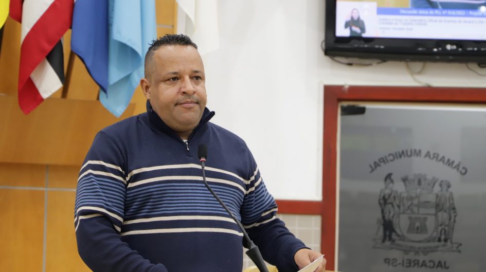 Roninha questiona Prefeitura sobre falta de bolsões de motos em vias de Jacareí