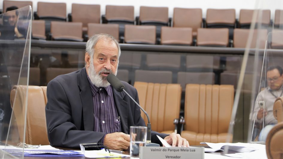 Valmir quer poda de árvores no Parque Meia Lua e no Bandeira Branca II