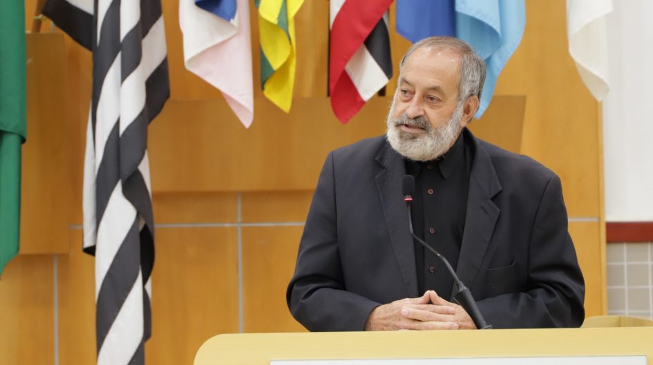 Valmir questiona falta de sinalização viária na Praça Antônio Augusto Esteves
