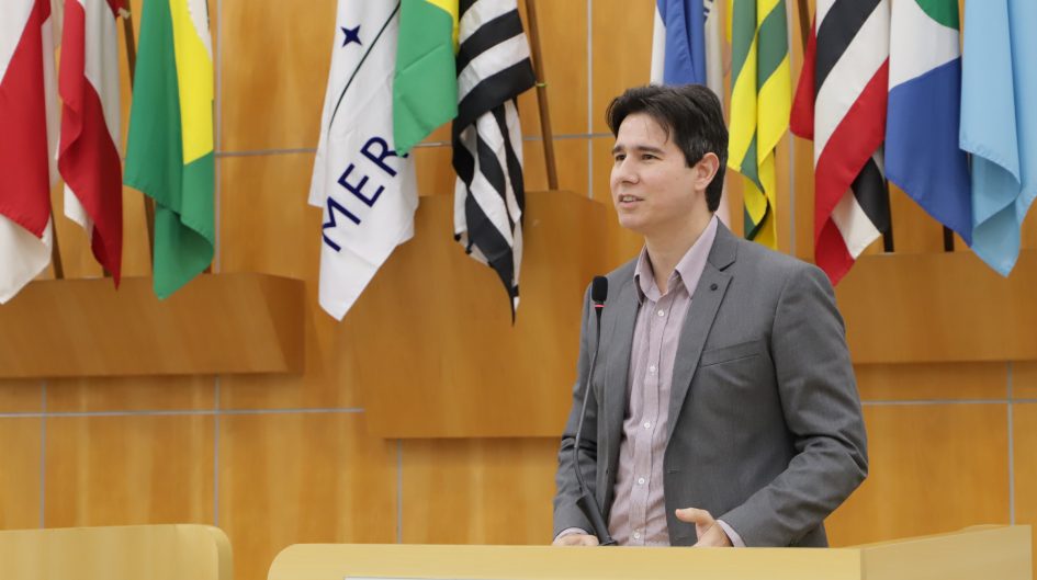 Hernani questiona Prefeitura sobre auxílio às famílias desalojadas do Residencial Santa Isabel