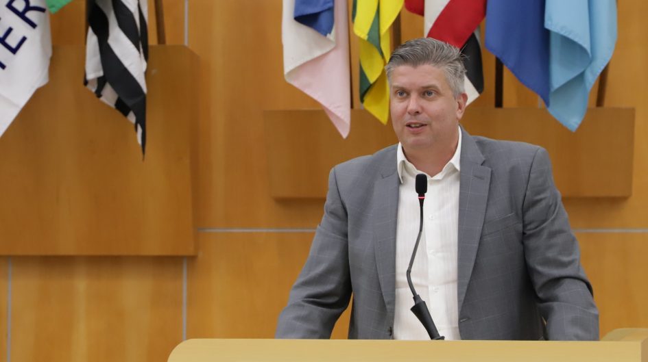Dr. Rodrigo questiona Prefeitura sobre atraso para canalização do Córrego Seco