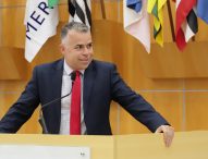 Luís Flávio cobra capina e limpeza de córrego próximo da UPA Dr. Thelmo