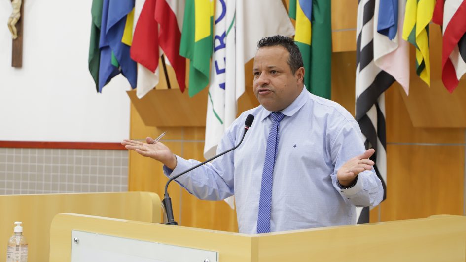 Roninha cobra poda de árvores no Maria Amélia e Bandeira Branca