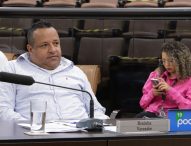 Roninha questiona prefeito sobre engarrafamento de veículos na saída do Villa Branca