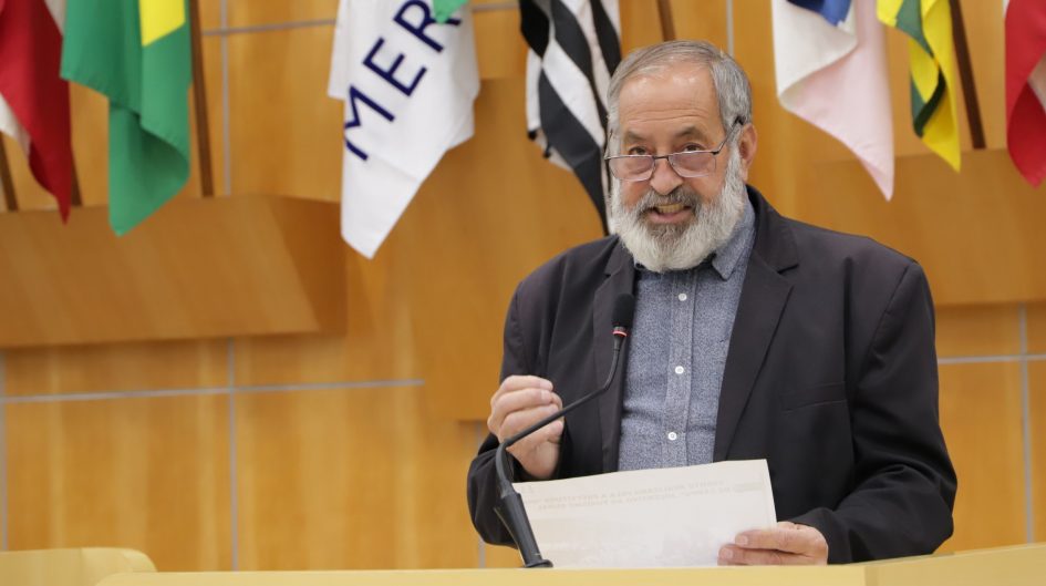 Valmir questiona Izaias sobre retirada de cobradores de ônibus em Jacareí