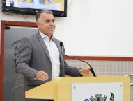 Luís Flávio pede revitalização de praças no Parque Meia Lua e Vila Garcia