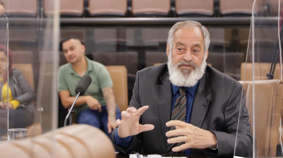 Valmir questiona Prefeitura sobre falta de energia elétrica no Lagoa Azul