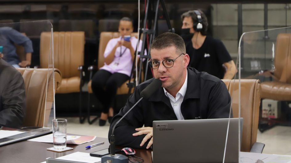 Abner pede serviços de manutenção urbana em bairros da região oeste