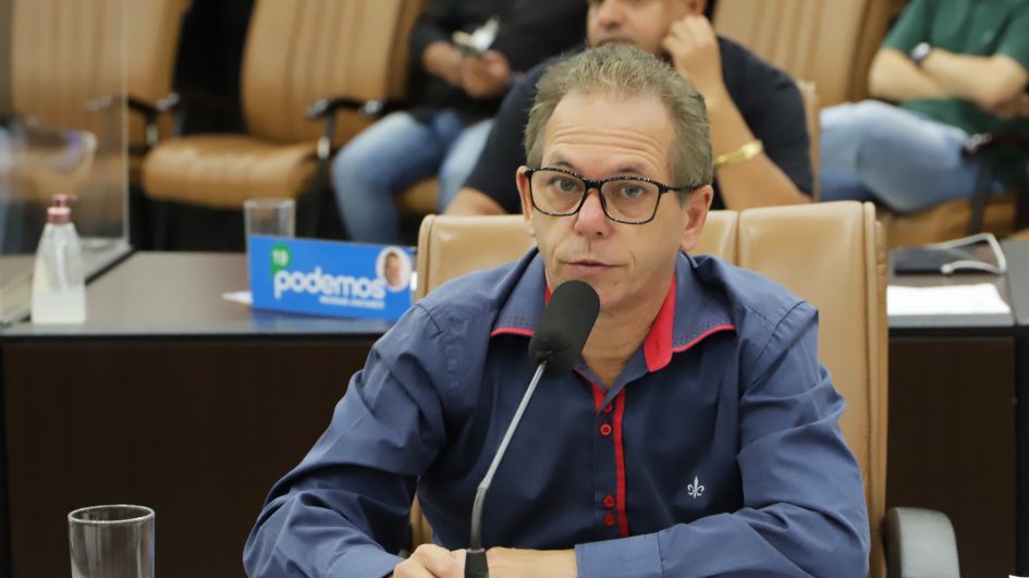 Paulinho do Esporte pede grade de proteção ao DER na Geraldo Scavone