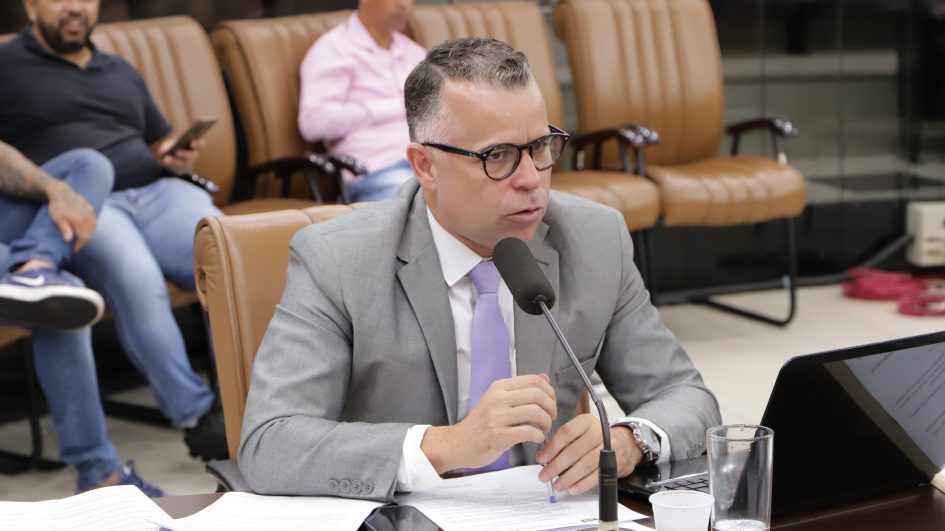 Luís Flávio questiona prefeito sobre convênio para construção de avenida no Jardim Santa Marina